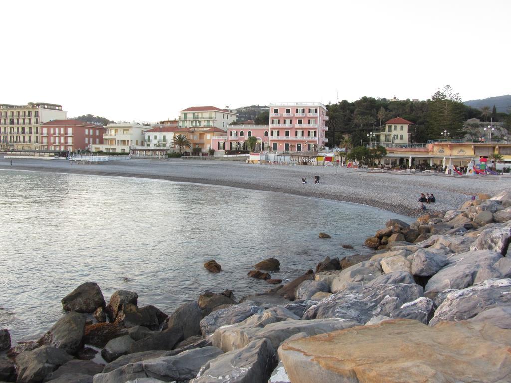 Villa La Casa Della Zia Bordighera Zimmer foto